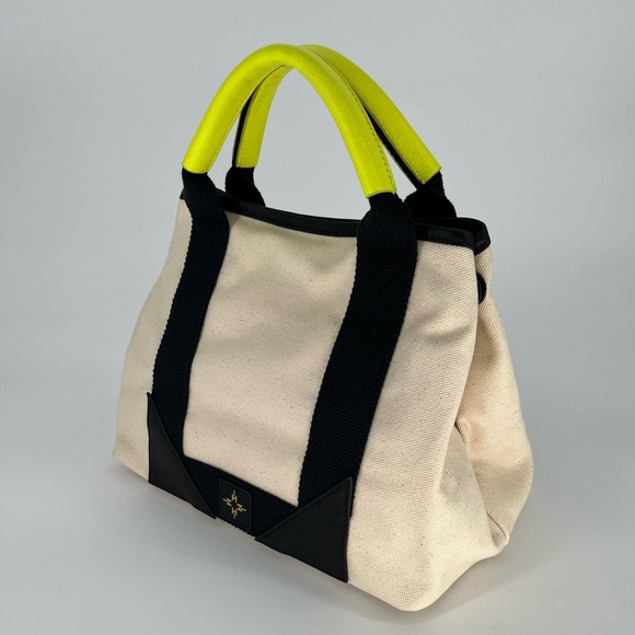 EUC India Hicks Baby Biscayne Bay Canvas & Leather Bag in Sand and Black Combo - Picture 2 of 13